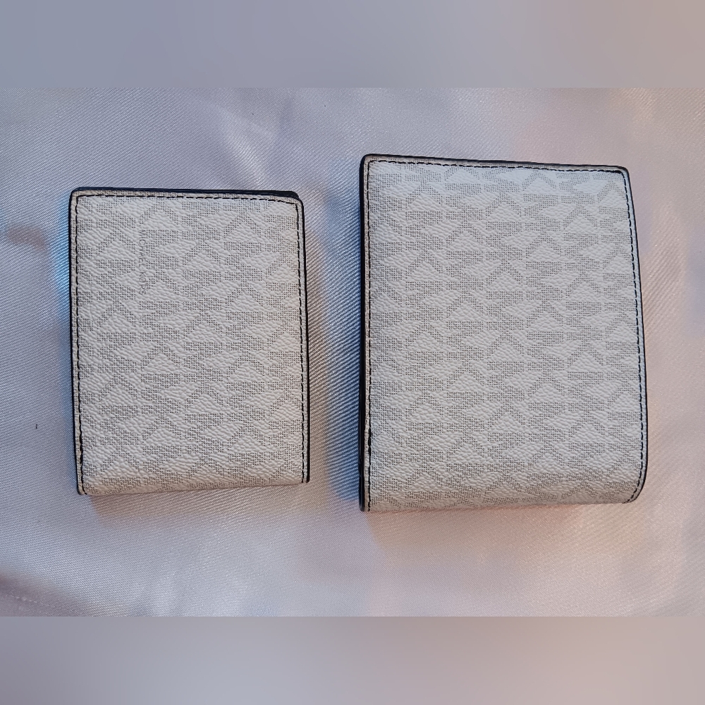 Michael Kors White and Black Wallet Set - Picture 6 of 8